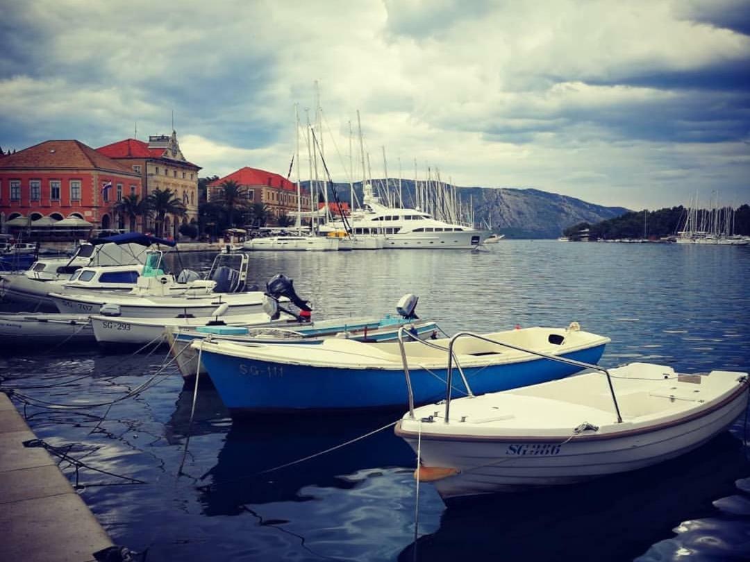 Apartmani Lomar Stari Grad  Εξωτερικό φωτογραφία